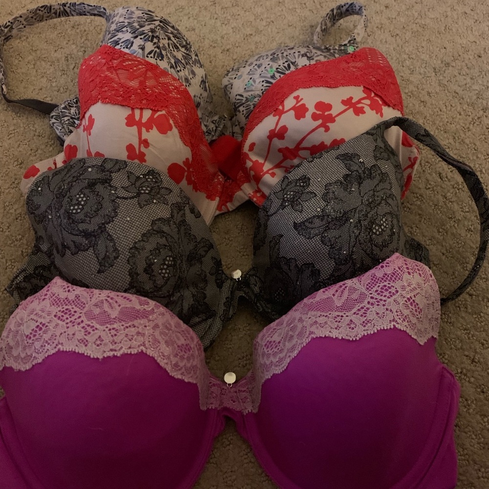 Beautiful 32D Victoria Secret Bra’s